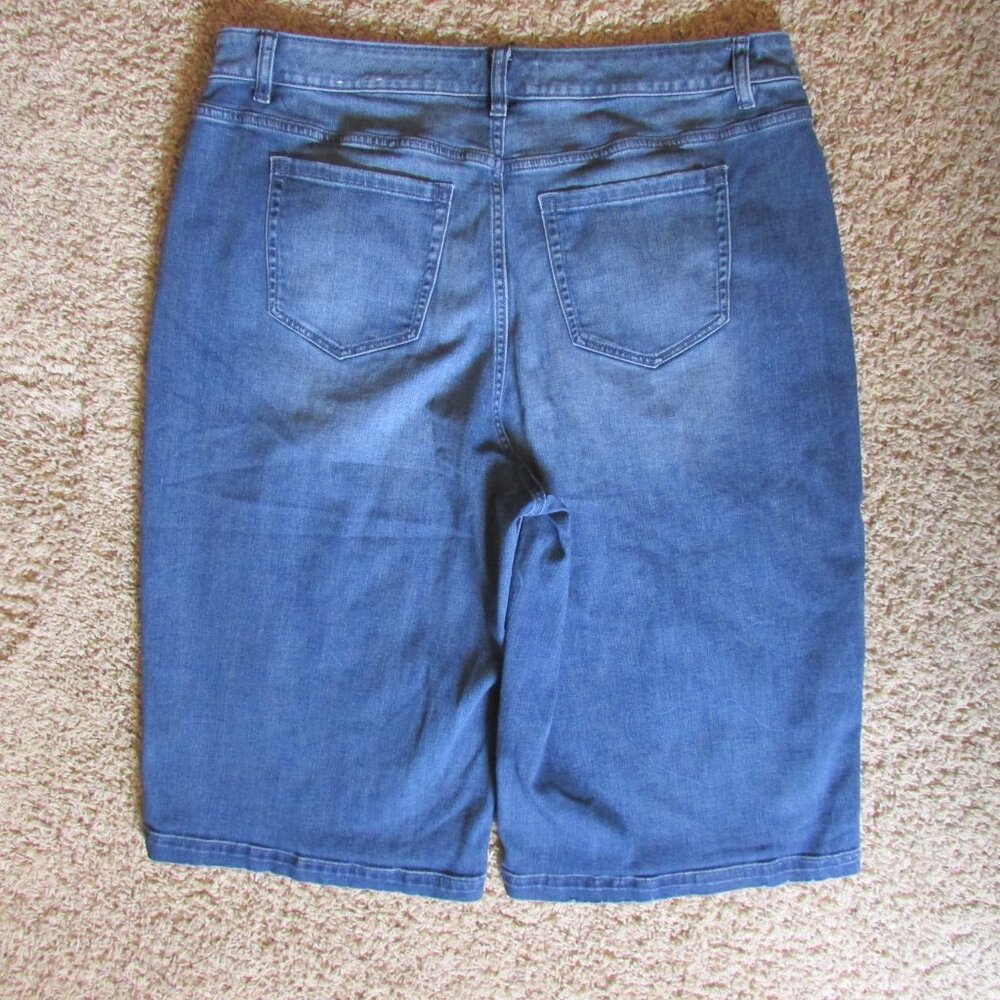 NWOT Lane Bryant 20 Mid Rise Signature Fit Petal Shorts Denim Flex Magic Waist - Picture 2 of 2